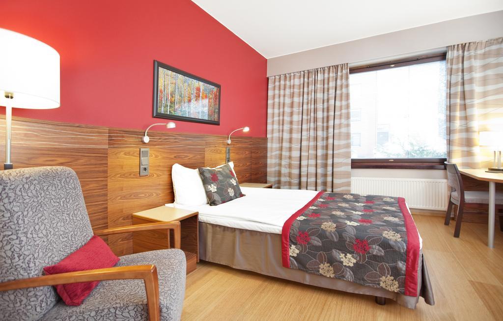 Hotel Haaga Central Park Хелзинки Стая снимка