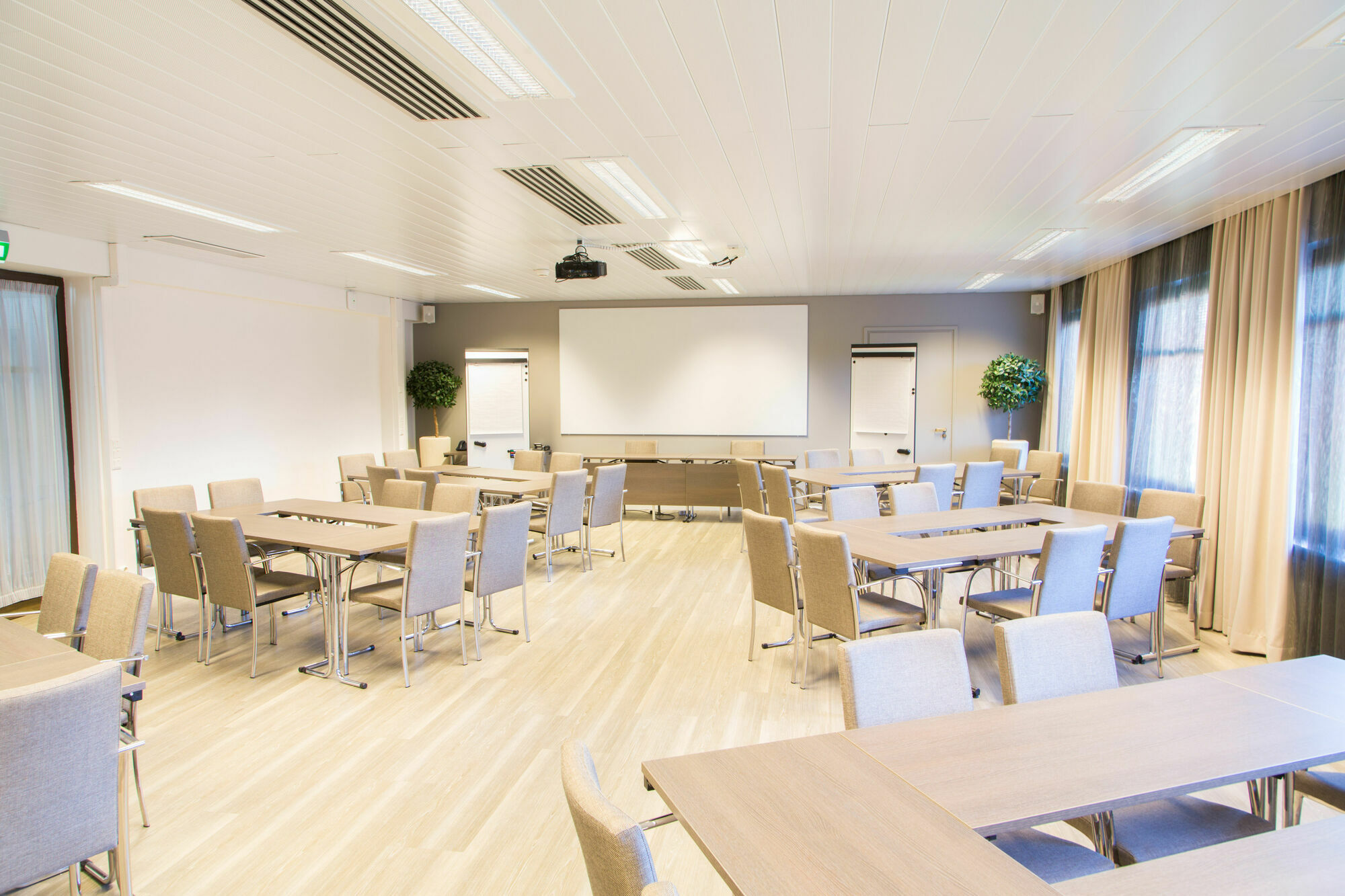 Hotel Haaga Central Park Хелзинки Екстериор снимка